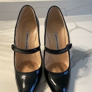 Manolo Blahnik Campy Campari Mary Jane patent pump
